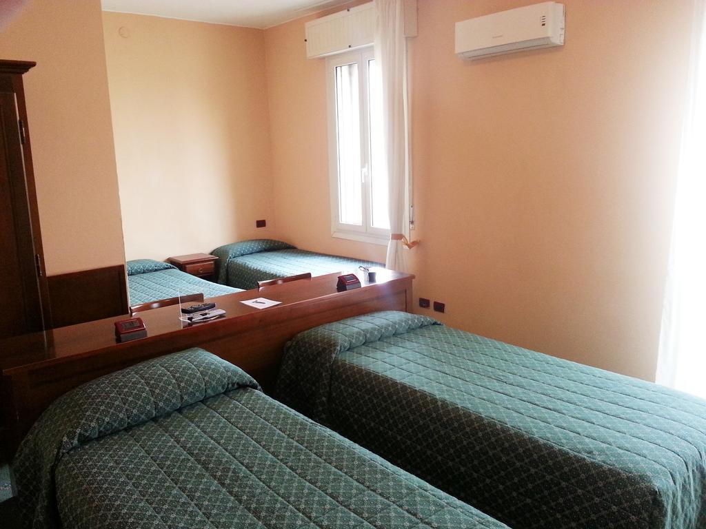 Hotel Emilia Modène Chambre photo
