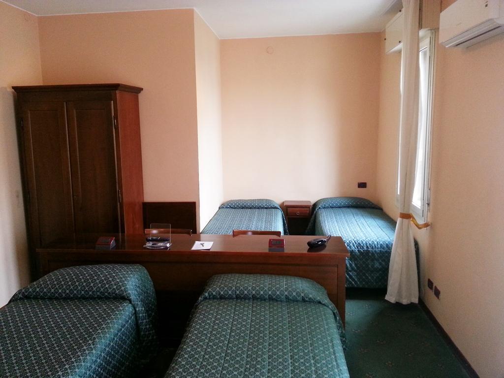 Hotel Emilia Modène Chambre photo