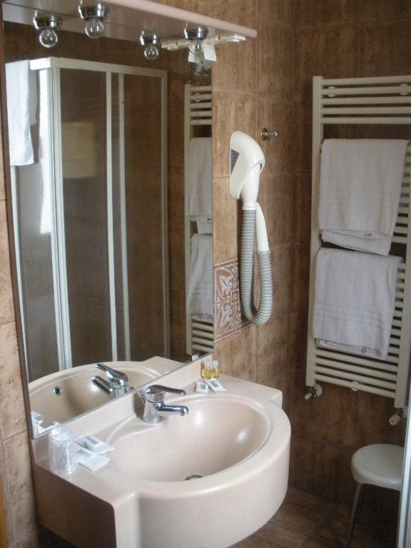 Hotel Emilia Modène Extérieur photo